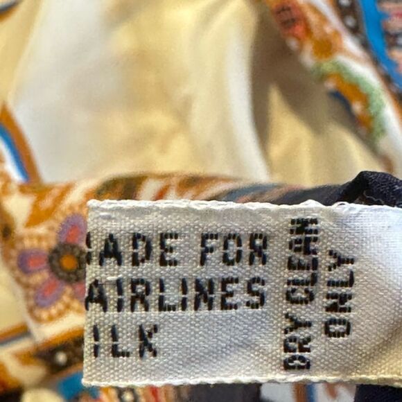 Vintage‎ Singapore Airlines 100% Silk Scarf - 33 inch Square - RARE! - Picture 4 of 5